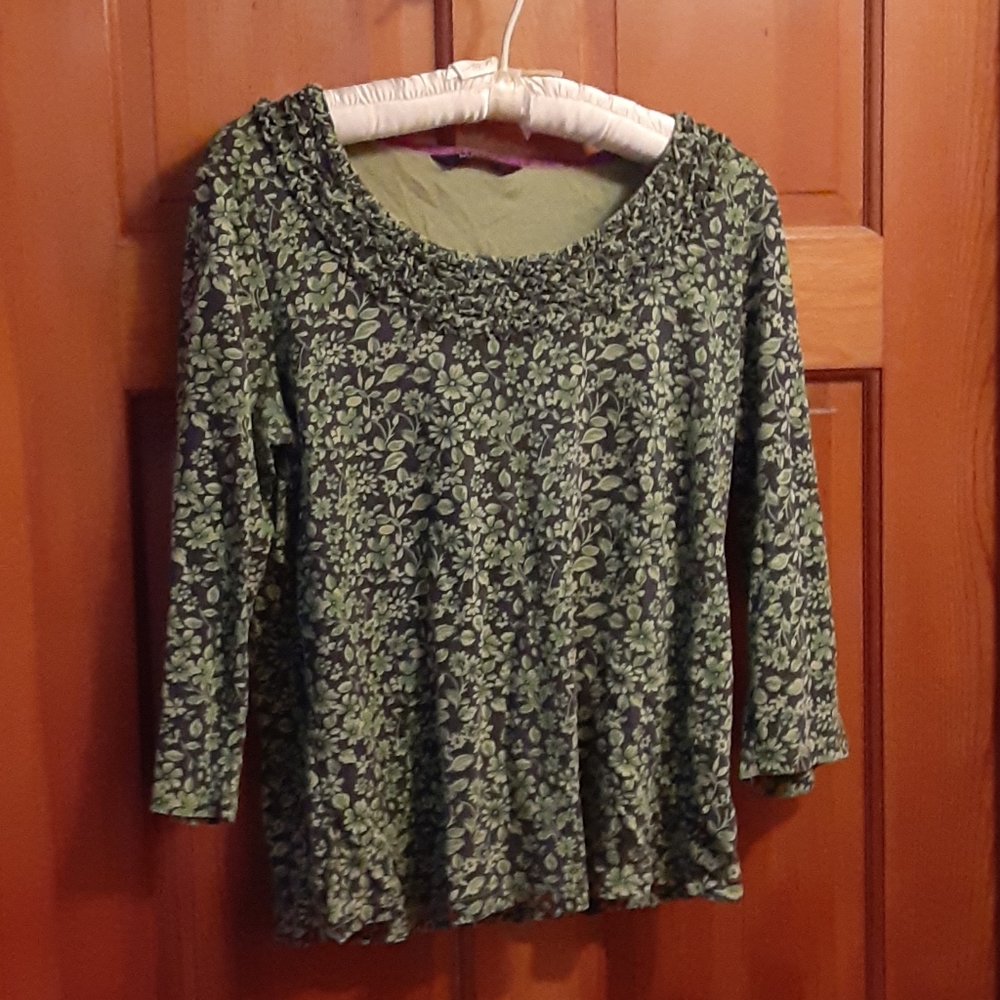 Green 3/4 sleeve top